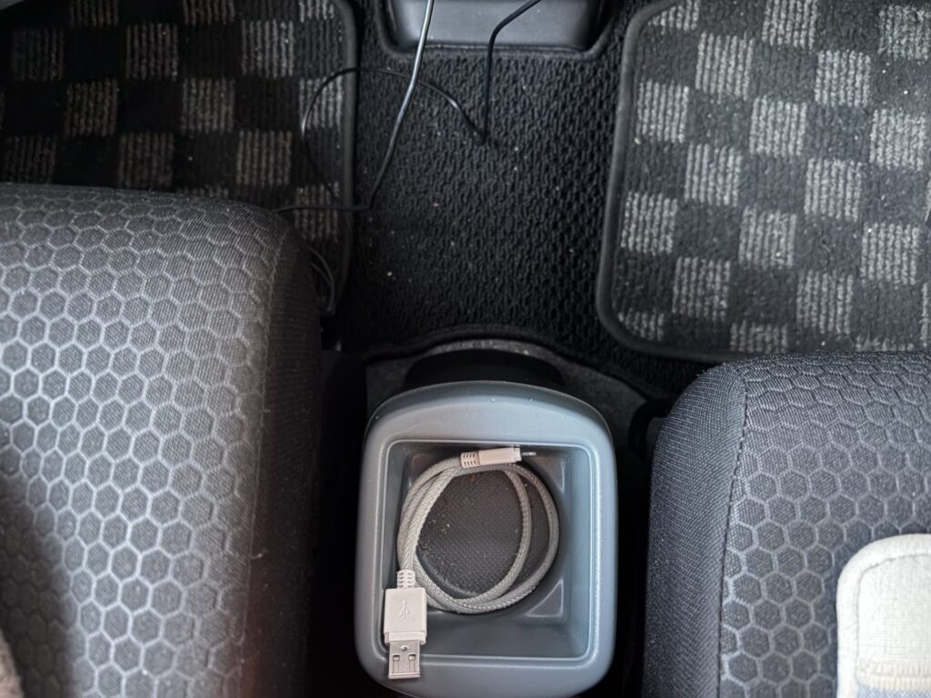 パイプを微調整した後の運転席の異動幅