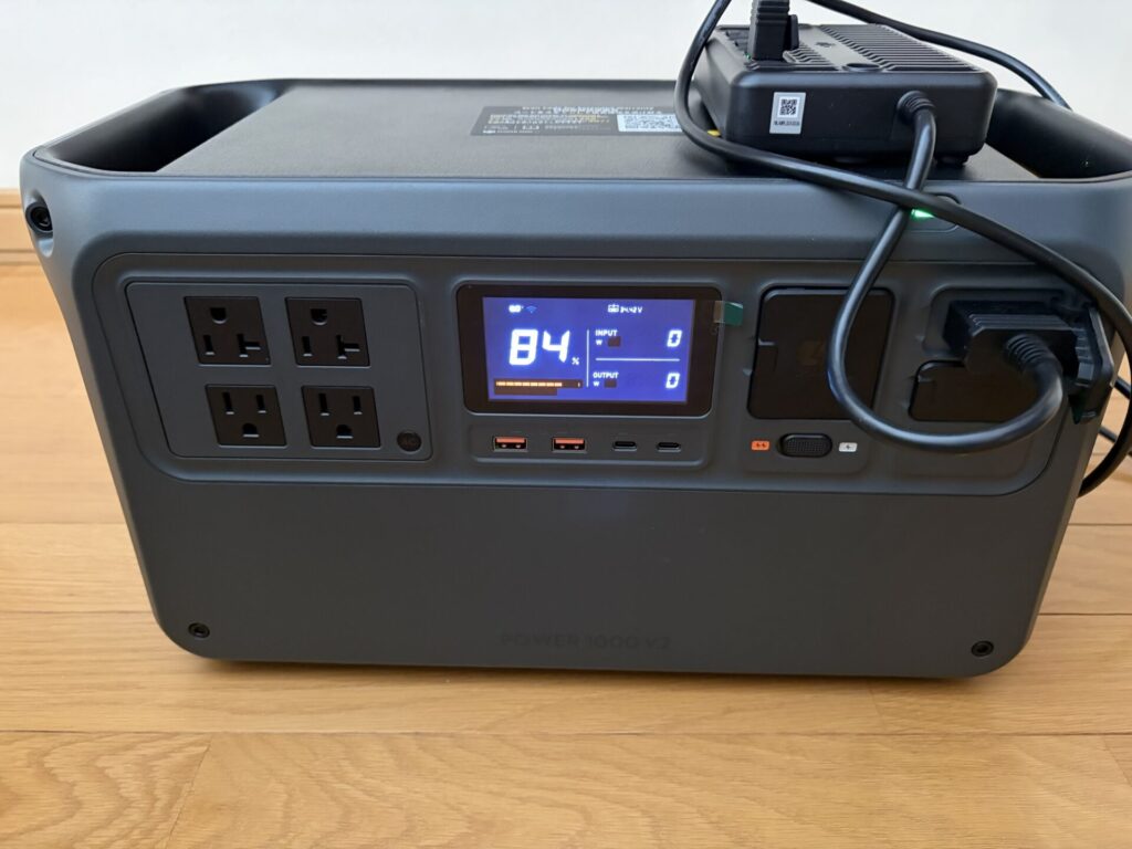 10時間充電後のポータブル電源の液晶画面