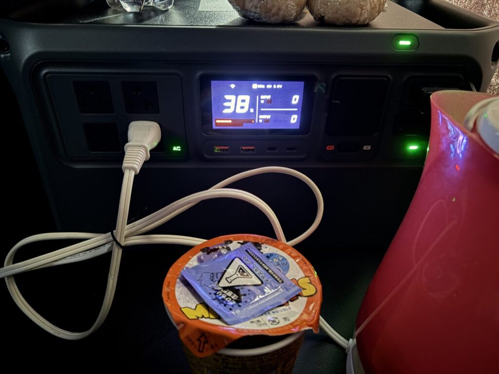 お湯を沸かし終え、バッテリー残量が38%に減ったDJI Power 1000 V2