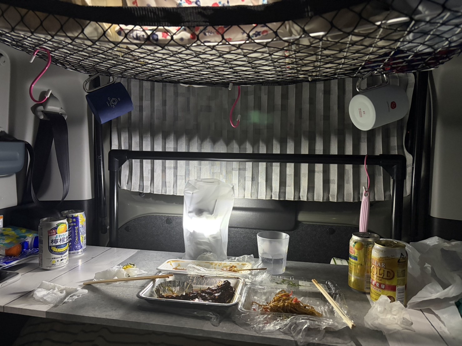 スペーシアベースの荷室に手作りのテーブル。毎回大活躍でした。