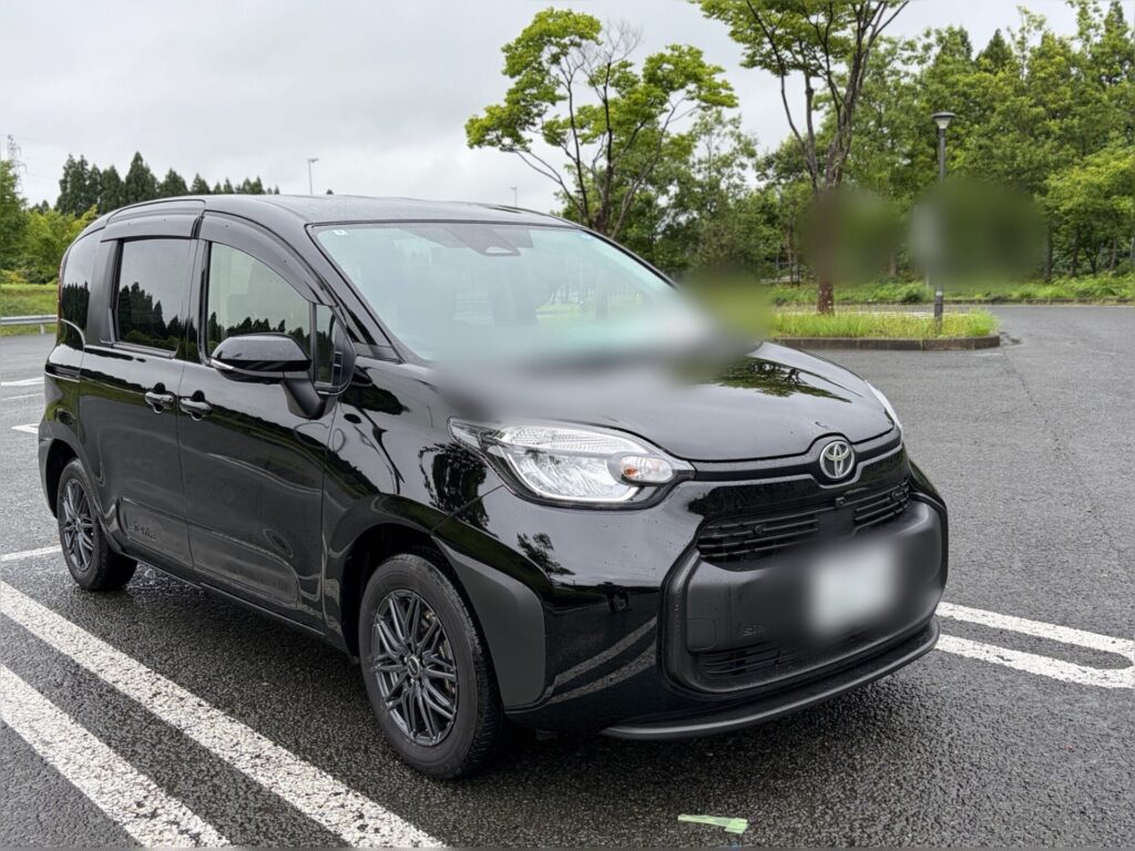納車された黒のトヨタ新型シエンタ(7人乗り)の外観